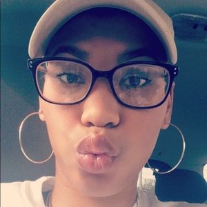 Meet your Posher, Kayla